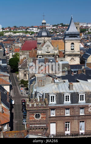 Francia, regione della Normandia, dipartimento Seine-Maritime, Dieppe, elevati vista città con Eglise St-Remy chiesa Foto Stock