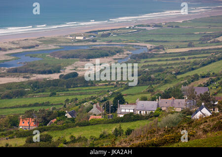 Francia, regione della Normandia, Manche Department, Biville, elevati vista città dalla Calvaire des Dunes Foto Stock