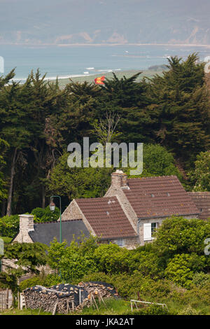 Francia, regione della Normandia, Manche Department, Biville, elevati vista città dalla Calvaire des Dunes Foto Stock