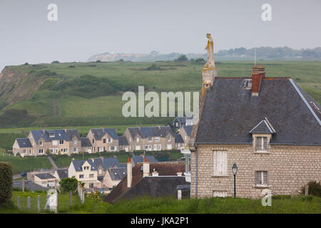 Francia, regione della Normandia, Dipartimento di Calvados, D-Day spiagge, Port en bessin, elevati vista città Foto Stock