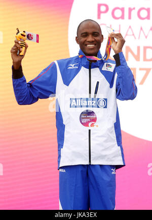 Silver medallist della Namibia Johannes Nambala negli uomini 400m T13 Final durante il giorno nove del 2017 World Para di Atletica a Londra Stadium. Stampa foto di associazione. Picture Data: Sabato 22 Luglio, 2017. Vedere PA storia atletica par. Foto di credito dovrebbe leggere: Paul Harding/filo PA. Restrizioni: solo uso editoriale. Nessuna trasmissione di suoni o immagini in movimento e nessun video di simulazione. Foto Stock