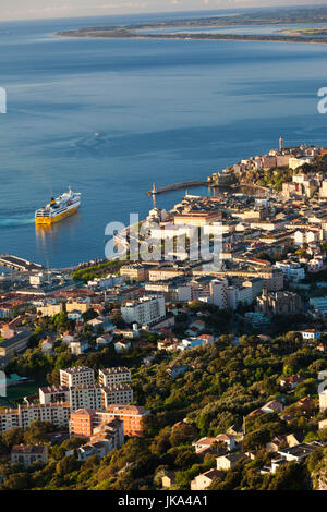 Francia, Corsica, Haute-Corse Reparto, Le Cap Corse, Bastia, elevati città vista da Bastia Corniche, alba Foto Stock