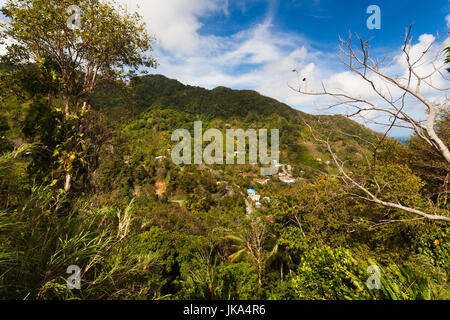 Dominica, Roseau, Grand Bay Area, Petite Savanne vista città Foto Stock