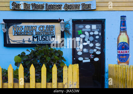 Bahamas, Eleuthera Island Harbour Island, Dunmore Town, dettaglio di Vic-Hum dance club Foto Stock