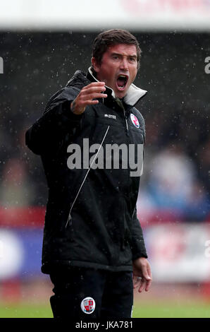 Harry Kewell, direttore della città di Crawley, durante la partita pre-stagione allo stadio Checkatrade.com di Crawley. PREMERE ASSOCIAZIONE foto. Data immagine: Sabato 22 luglio 2017. Guarda la storia di PA SOCCER Crawley. Il credito fotografico dovrebbe essere: Gareth Fuller/PA Wire. RESTRIZIONI: Nessun utilizzo con audio, video, dati, elenchi di apparecchi, logo di club/campionato o servizi "live" non autorizzati. L'uso in-match online è limitato a 75 immagini, senza emulazione video. Nessun utilizzo nelle scommesse, nei giochi o nelle pubblicazioni di singoli club/campionati/giocatori. Foto Stock