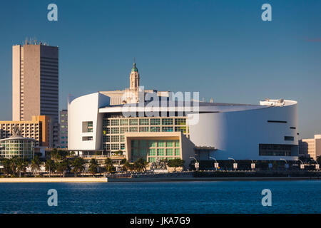 Stati Uniti d'America, Florida, Miami, American Airlines Arena e libertà Tower, mattina Foto Stock