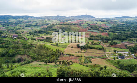 Foto aerea da fuco: Paesaggio di Khao Kho district petchabun provincia della Thailandia, deforestion e concetto lacduse Foto Stock