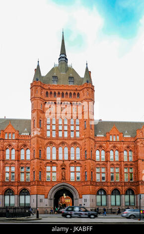 London, Regno Unito - 31 Maggio 2017: Prudential Assurance edificio in High Holborn, Londra. Mostra entrata di questo storico edificio. Foto Stock