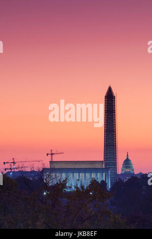 Stati Uniti d'America, Washington DC, il Lincoln Memorial, il Monumento a Washington e il Campidoglio US, alba