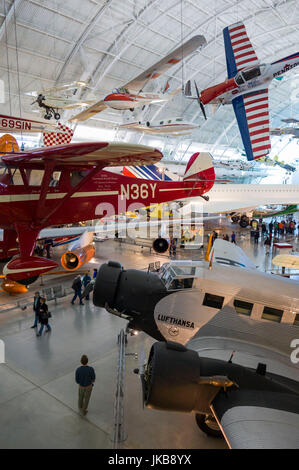 Stati Uniti d'America, Virginia, Herdon, Museo Nazionale dell'aria e dello spazio, Steven F. Udvar-Hazy Center, air museum, vista in elevazione del 1930-era tedesco Junkers Ju-52 aereo di linea Foto Stock