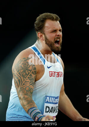 Gran Bretagna Aled Davies celebra come egli compete nell'Uomo ucciso mettere F42 Final durante il giorno nove del 2017 World Para di Atletica a Londra Stadium. Foto Stock