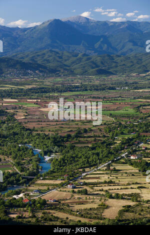 La Grecia, la regione Epiro, Zagorohoria Area, Kalpaki, vista in elevazione dell'autostrada E90 e la frontiera Albanese Foto Stock