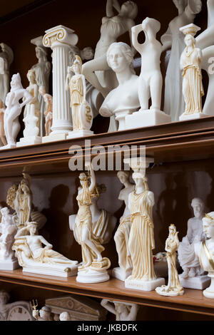 La Grecia, la regione Epiro, Parga, souvenir figure di figure della mitologia greca Foto Stock