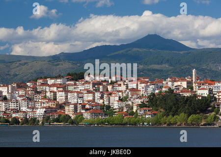 La Grecia, Macedonia occidentale Regione, Kastoria, vista città dal lago Orestiada Foto Stock