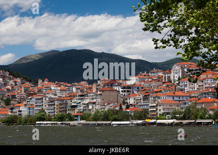 La Grecia, Macedonia occidentale Regione, Kastoria, vista città dal lago Orestiada Foto Stock