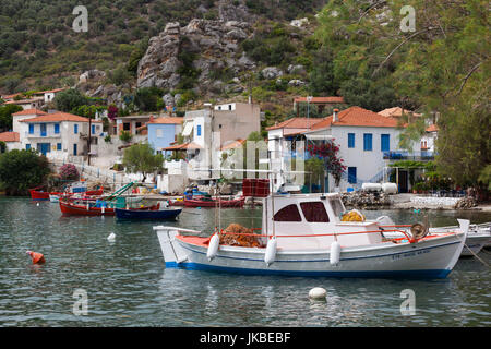 La Grecia, Regione di Tessaglia, Trikeri, Pelion Peninsula, vista città dal porto Foto Stock