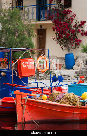 La Grecia, Regione di Tessaglia, Trikeri, Pelion Peninsula, vista città dal porto Foto Stock