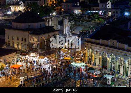 Grecia Grecia Centrale Regione, Atene, vista in elevazione della Piazza Monastiraki, crepuscolo Foto Stock