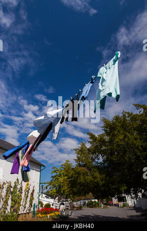 Stati Uniti d'America, Pennsylvania, Pennsylvania Dutch Country, Lancaster, Amish e Farm House Museum, servizio lavanderia essiccazione su stendibiancheria Foto Stock