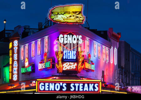 Stati Uniti d'America, Pennsylvania, Philadelphia, South Philadelphia, Area italo-americano, Geno di bistecche, leggendario cheese steak shop, alba Foto Stock