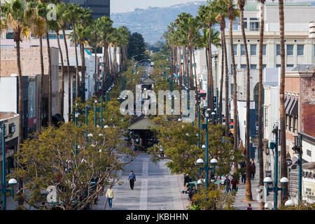 Stati Uniti, California, Los Angeles, Santa Monica, Third Street Promenade, vista in elevazione Foto Stock