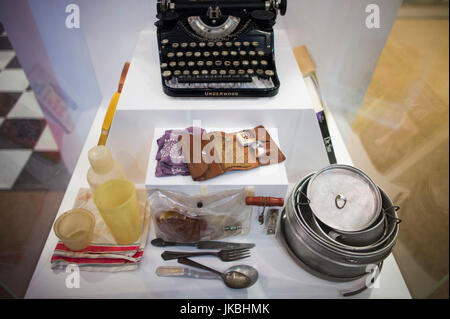 Stati Uniti d'America, Massachusetts, Lowell, Lowell National Historic Park, Boott Cotton Mills Museum, gli elementi appartenenti allo scrittore Jack Kerouac, Lowell residente, Beat Generation scrittore del libro, sulla strada Foto Stock