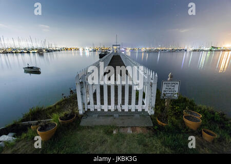 White picket recinzioni in acqua Foto Stock