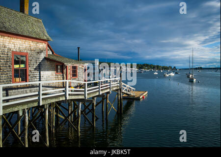 Stati Uniti d'America, Maine, Boothbay Harbor, Harbour Bridge Foto Stock