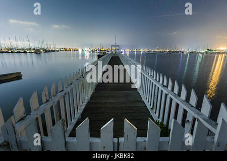 White picket recinzioni in acqua Foto Stock