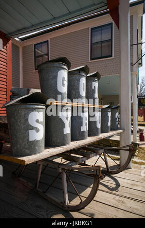 Stati Uniti d'America, Weston, Il Vermont Country Store, lo sciroppo ottenuto?, segno che ricorda agli acquirenti di acquistare Vermont sciroppo d'acero Foto Stock