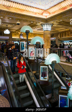 Inghilterra, Londra, Kinghtsbridge, Harrod's Department Store, interno Foto Stock