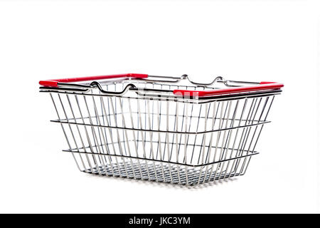 Metallo piccolo Shopping basket contro uno sfondo bianco Foto Stock