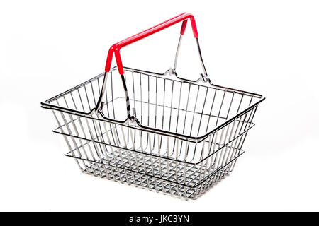 Metallo piccolo Shopping basket contro uno sfondo bianco Foto Stock