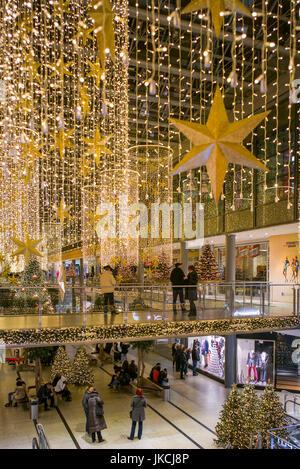 Germania, Berlino Mitte, Potsdamer Platz Arkaden, shopping mall, interno Foto Stock