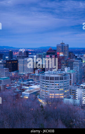 Canada Quebec, Montreal, Oratorio di San Giuseppe, elevati città vista da Mount Royal Park, crepuscolo Foto Stock