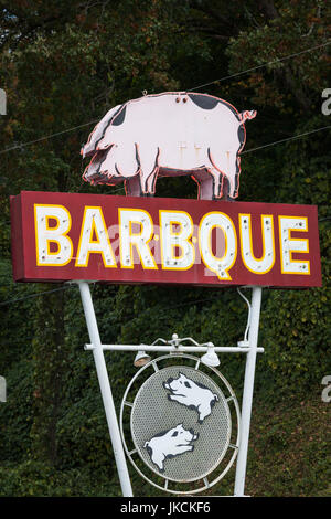 Stati Uniti d'America, North Carolina, Bryson City, segno per Barbque, barbeque, ristorante Foto Stock