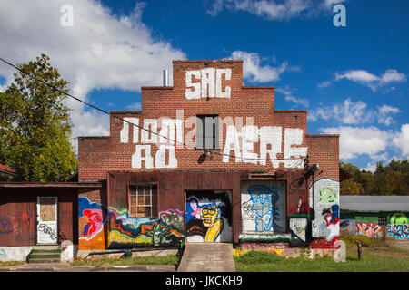 Stati Uniti d'America, North Carolina, Asheville, Fiume Arts District, grafitti Foto Stock