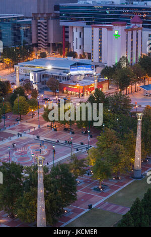 Stati Uniti d'America, Georgia, Atlanta, Centenial Olympic Park, elevati vista città, crepuscolo Foto Stock