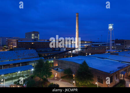 Stati Uniti d'America, North Carolina, Durham, tabacco americano e il City Center Complex, uso misto spazio nel rinnovato magazzini del tabacco, alba Foto Stock