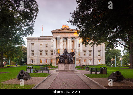 Stati Uniti d'America, North Carolina, Raleigh, North Carolina State Capitol, esterno, alba Foto Stock