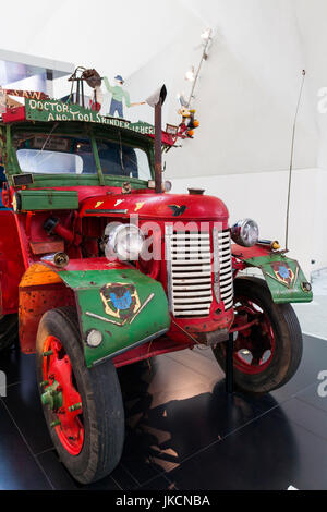 Australia, Territorio della Capitale Australiana, ACT, Canberra, Museo Nazionale dell'Australia, visto medico il suo carro, in viaggio verso casa e bottega di Australian toolsmith Harold Wright, 1935-1969 Foto Stock