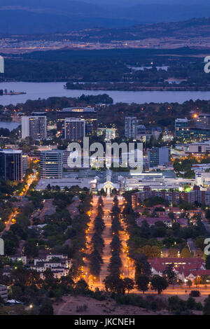 Australia, Territorio della Capitale Australiana, ACT, Canberra, città vista dal Monte Ainslie, alba Foto Stock