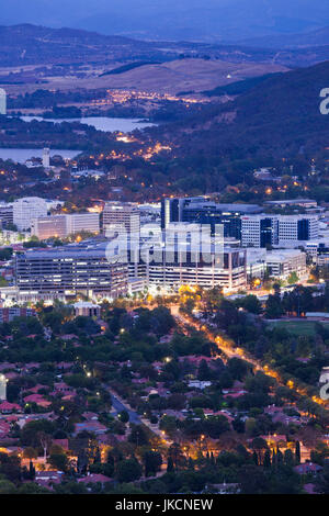 Australia, Territorio della Capitale Australiana, ACT, Canberra, città vista dal Monte Ainslie, alba Foto Stock