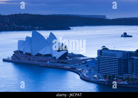 Australia, Nuovo Galles del Sud, NSW, Sydney Opera House di Sydney, vista in elevazione, alba Foto Stock