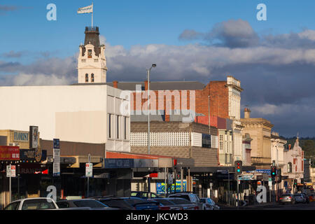 Australia, Victoria, VIC, Ballarat, Galleria d'Arte di Ballarat tower e Sturt Street Foto Stock