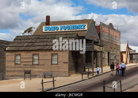 Australia, Victoria, VIC, Ballarat, Sovereign Hill, ricreato 1860s-ser miniere d'oro township, fonderia Soho Foto Stock