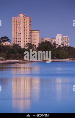 Australia, Australia occidentale, Perth South Perth edifici lungo il Fiume Swan, alba Foto Stock