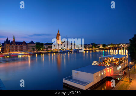 Francoforte e il fiume principale waterfront, Germania Foto Stock