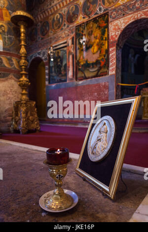 La Romania, Bucarest-area, Snagov, Monastero di Snagov, final tomba di Vlad Tepes, Vlad l'Impalatore, sepolto nel pavimento della chiesa Foto Stock
