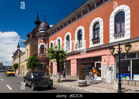 La Romania, regione Maramures, Sighetu Marmatei, Bogdan Voda Street Foto Stock